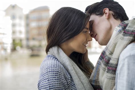 何度もキスする・キスが止まらない男性心理は？キスをたくさん。